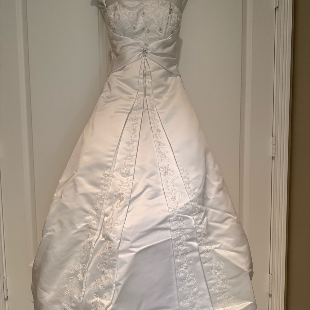 Elegant White Strapless Gown